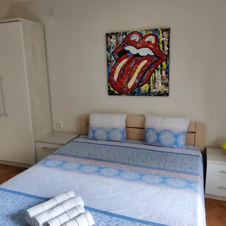 La Casa Di Elisa フヴァル